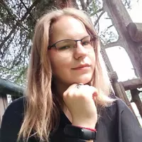 ainsleyhearl profile