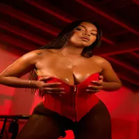 nahomibanks profile