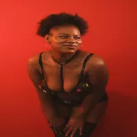 nahomy-jones profile
