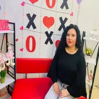 nikacurly profile